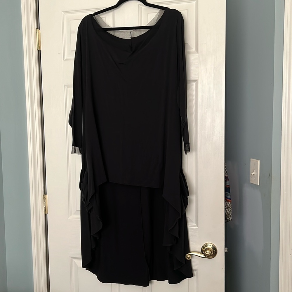 Custom made by local designer “hi-low” dress.  (Can fit sizes 10-14)